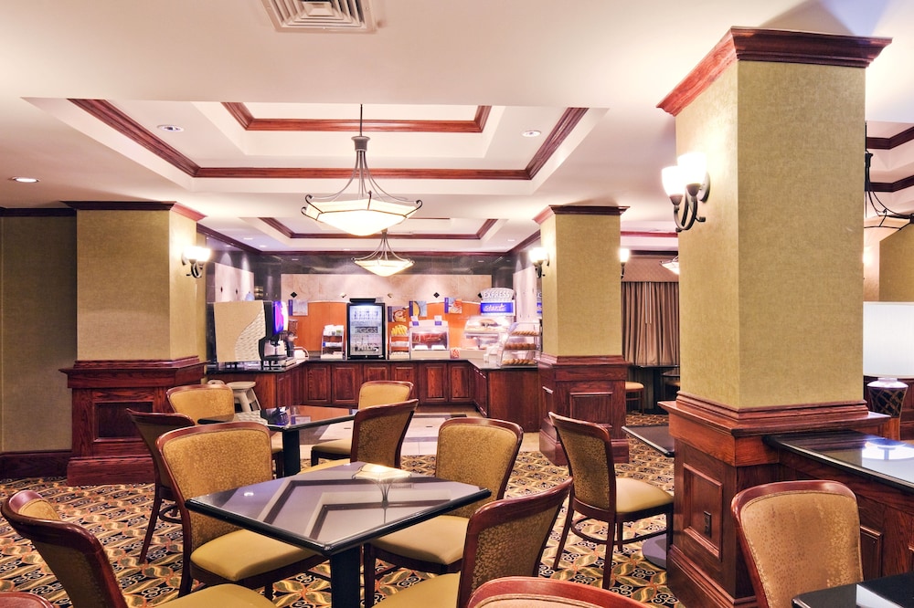 holiday inn express and suites shawnee by ihg