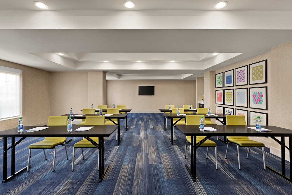 holiday inn express and suites shawnee by ihg