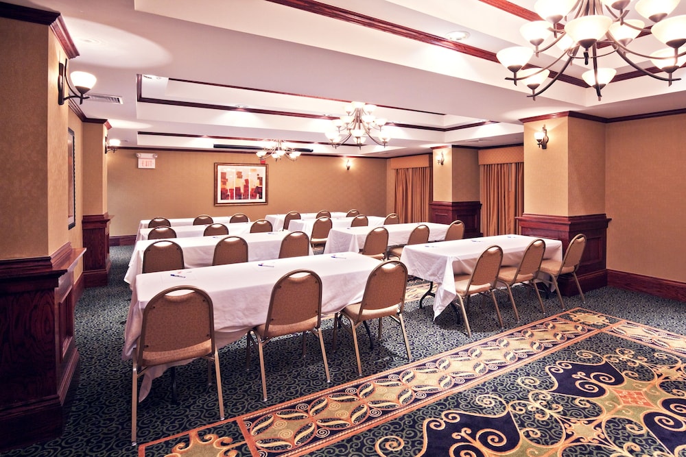 holiday inn express and suites shawnee by ihg