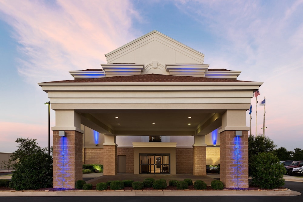 holiday inn express and suites shawnee by ihg