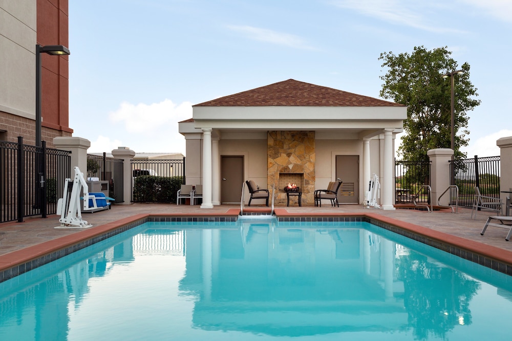 holiday inn express and suites shawnee by ihg