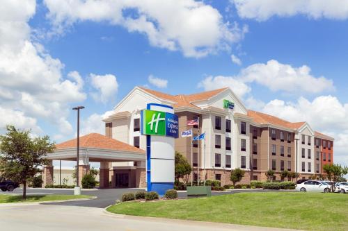 holiday inn express and suites shawnee by ihg