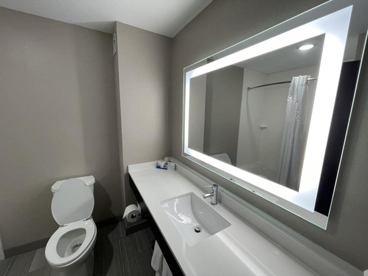 holiday inn express ada by ihg