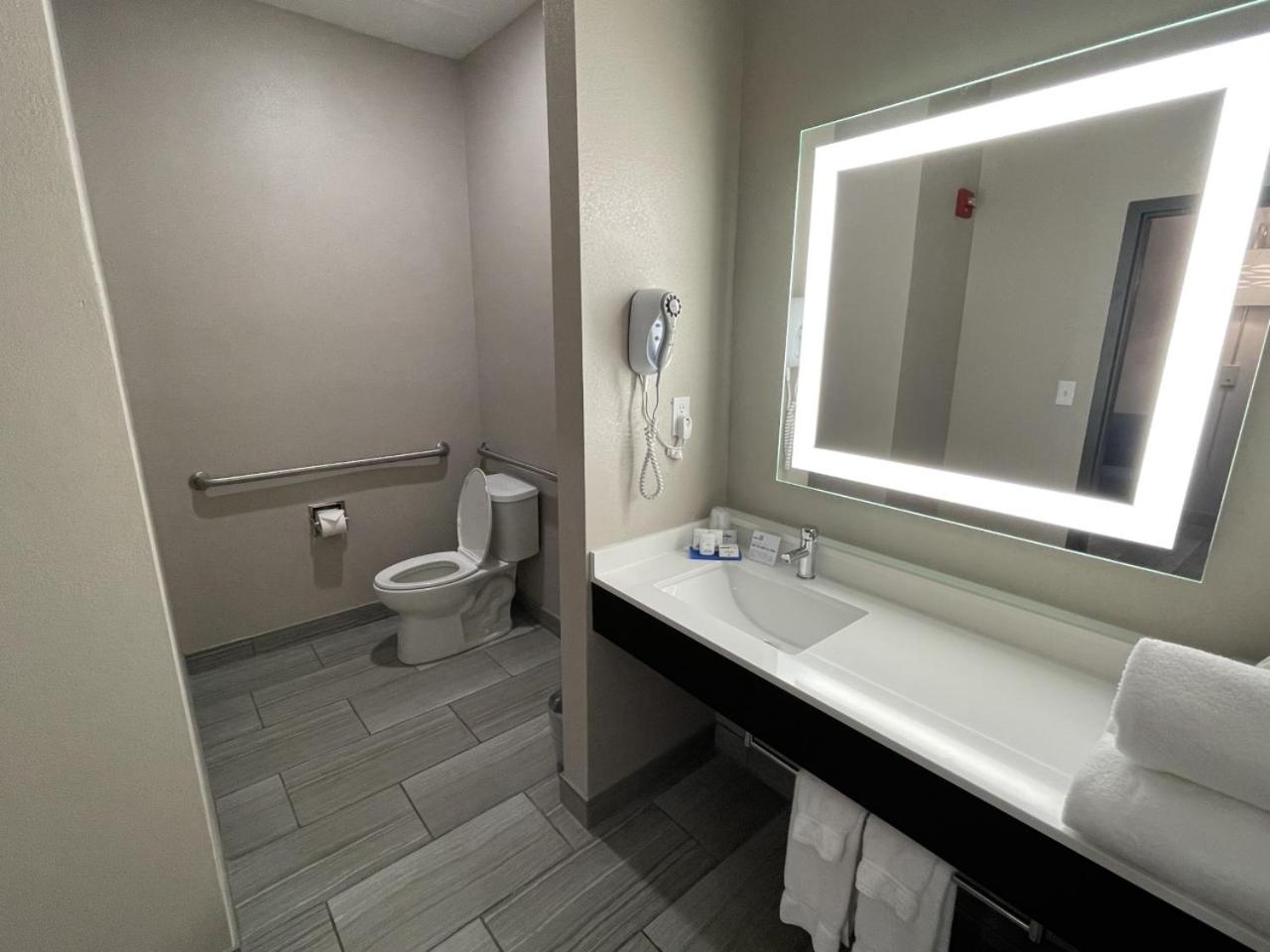 holiday inn express ada by ihg