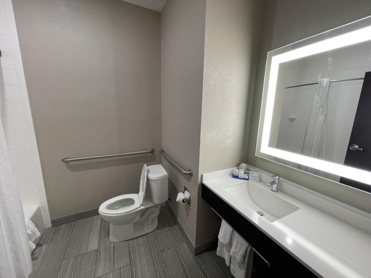 holiday inn express ada by ihg