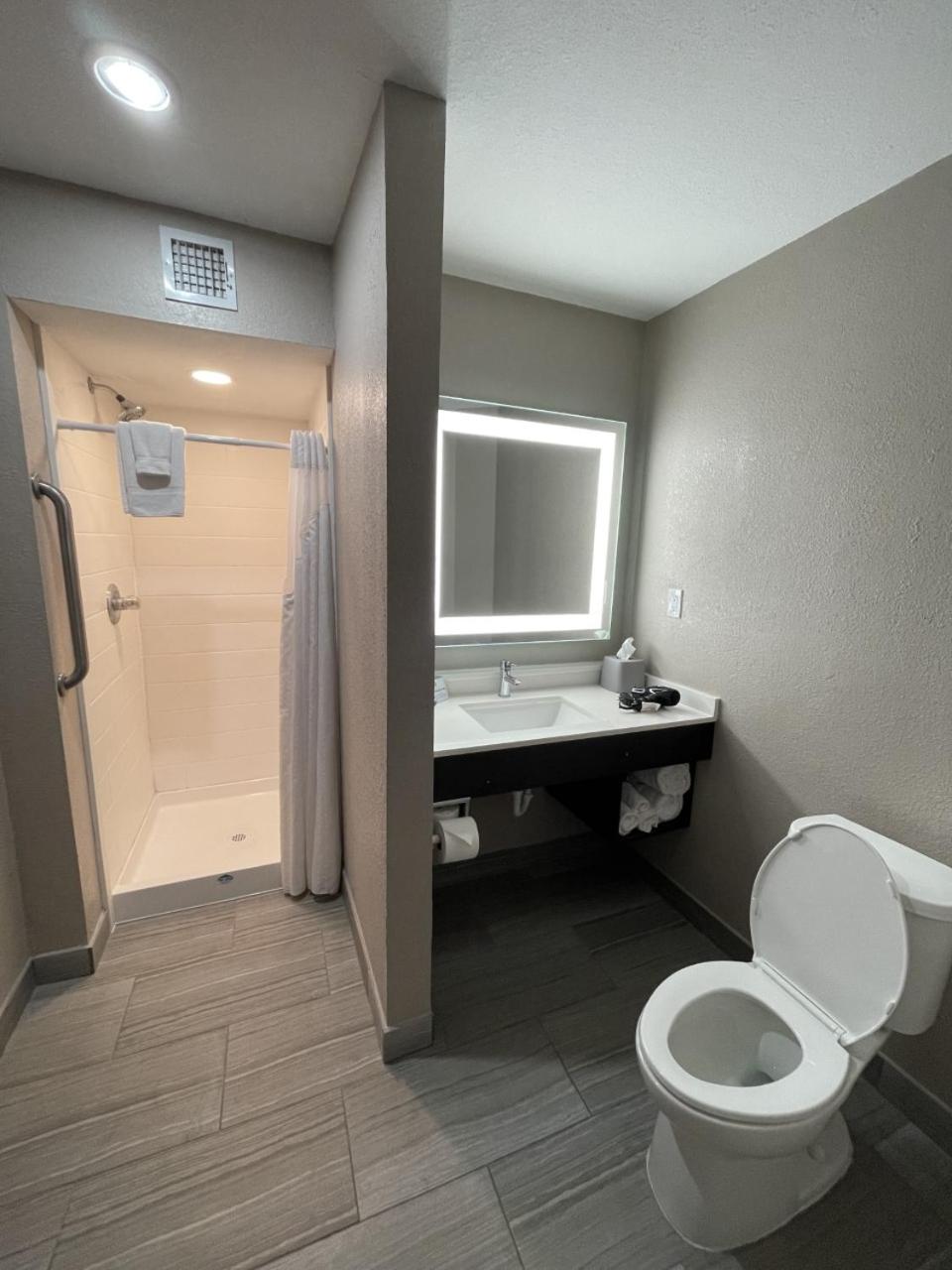 holiday inn express ada by ihg