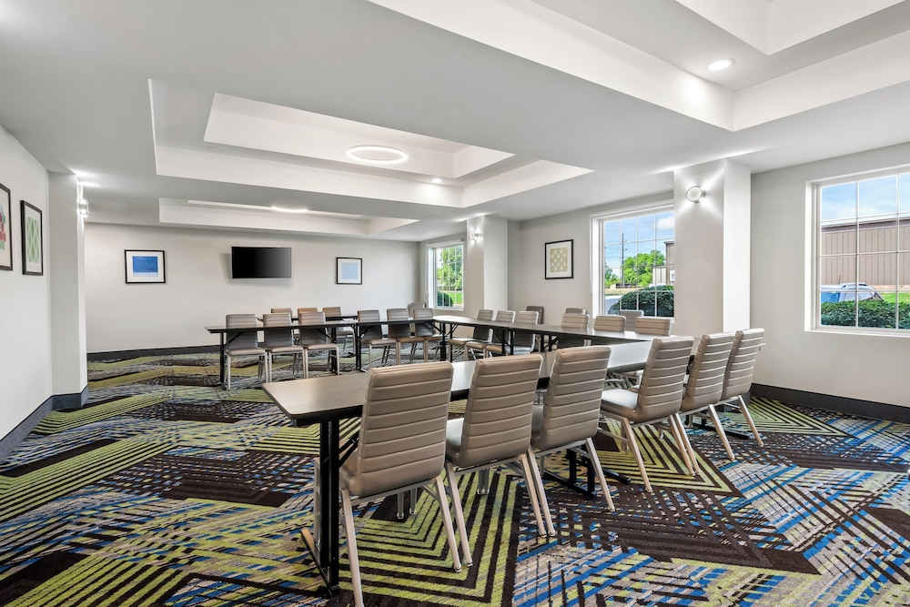holiday inn express ada by ihg