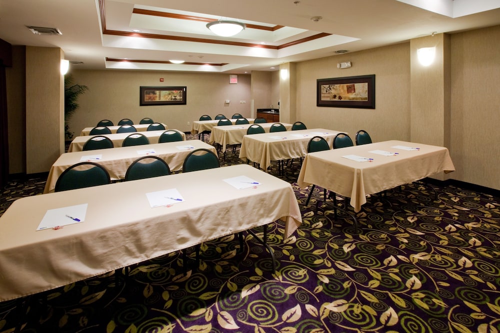 holiday inn express ada by ihg