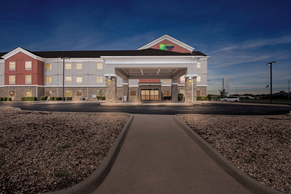 holiday inn express ada by ihg