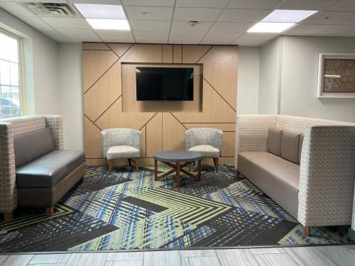 holiday inn express ada by ihg