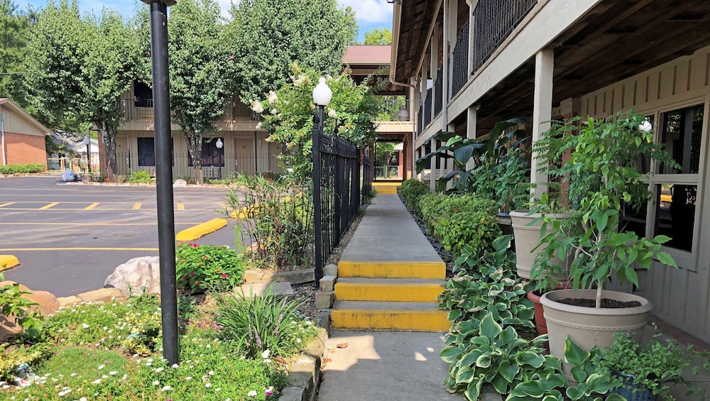 charles wesley motor lodge