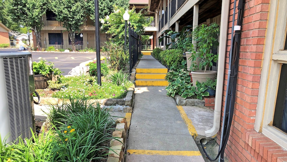 charles wesley motor lodge