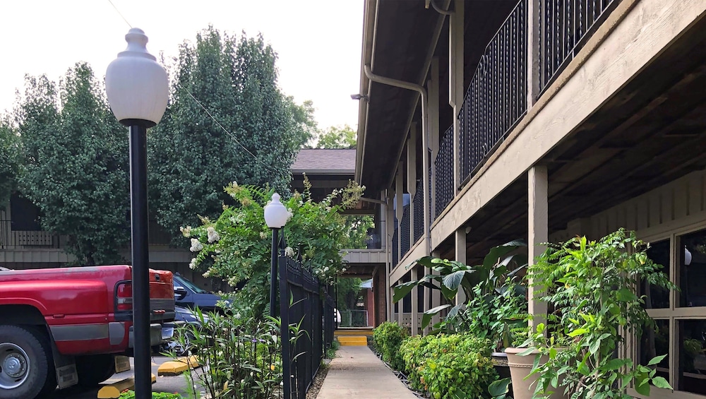 charles wesley motor lodge