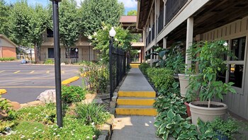 charles wesley motor lodge