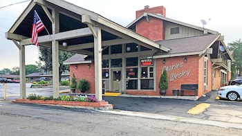Charles Wesley Motor Lodge,Idabel>>Broken Bow,2 star