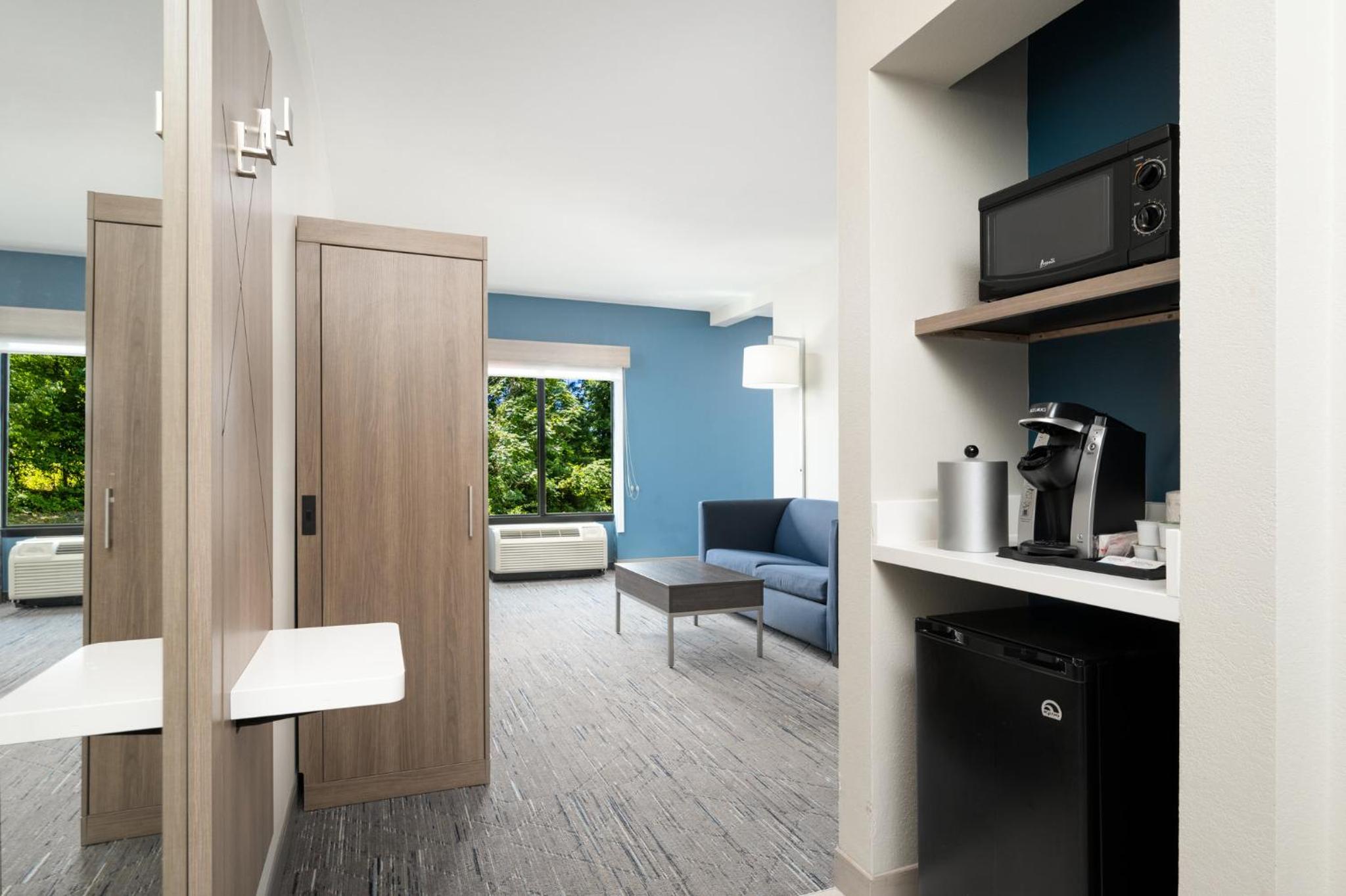 holiday inn express and suites newport s by ihg