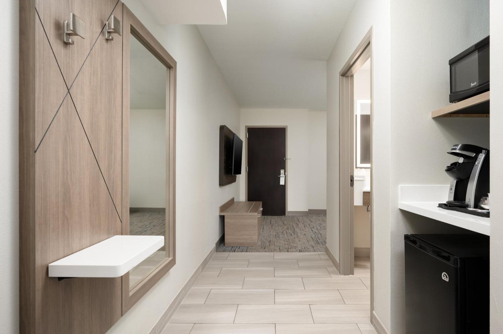 holiday inn express and suites newport s by ihg