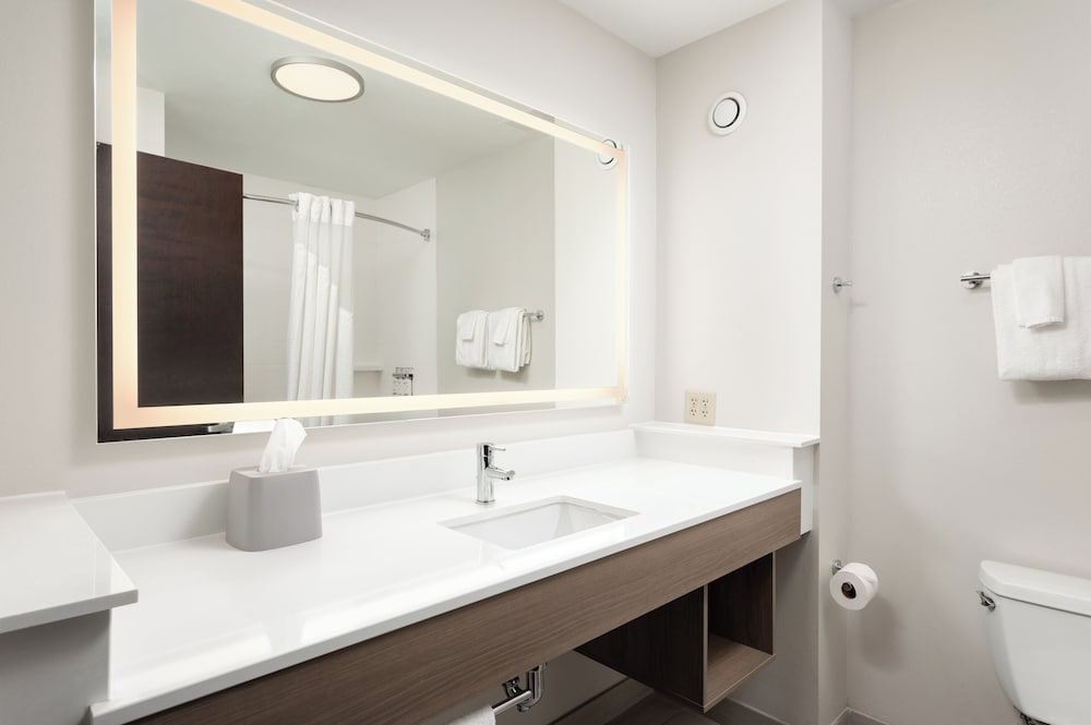 holiday inn express and suites newport s by ihg