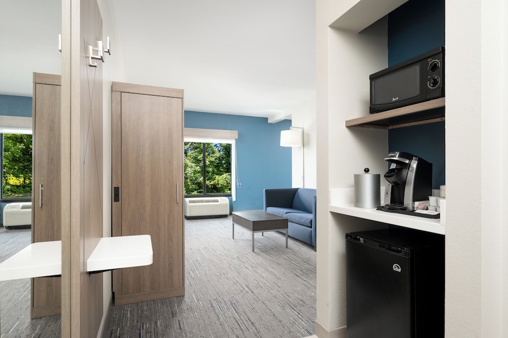 holiday inn express and suites newport s by ihg