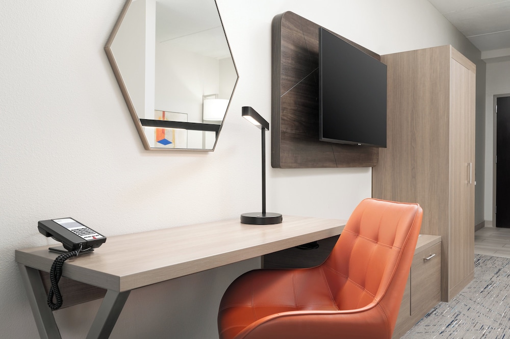 holiday inn express and suites newport s by ihg