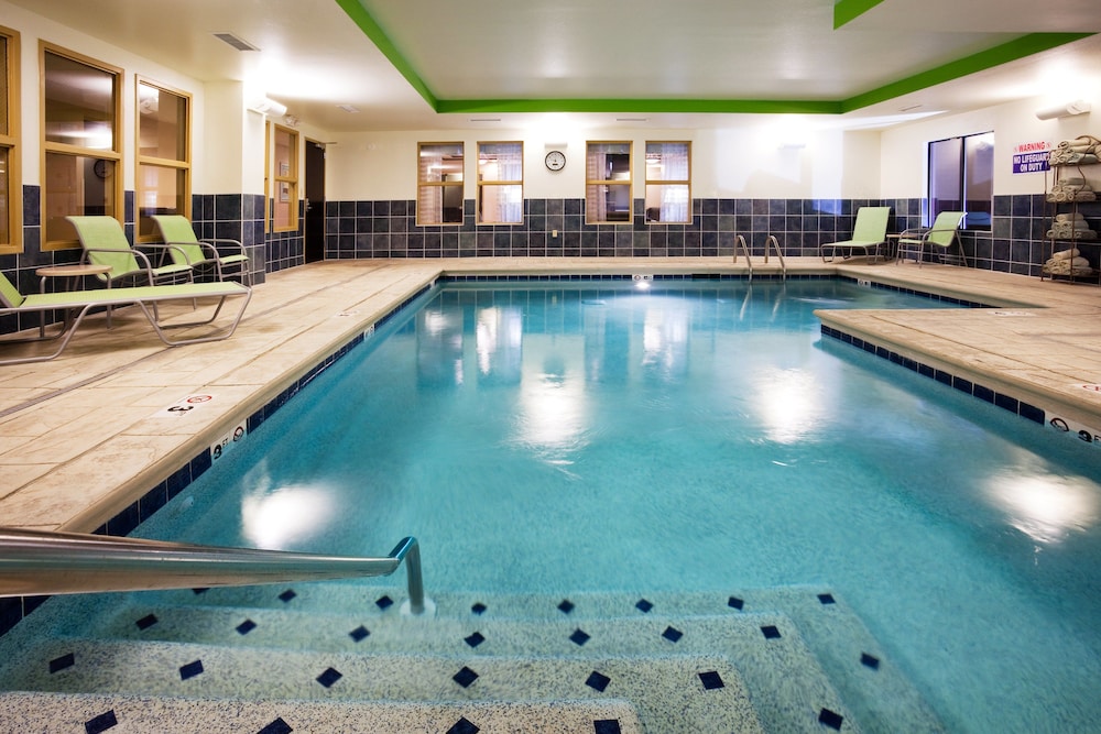 holiday inn express and suites newport s by ihg