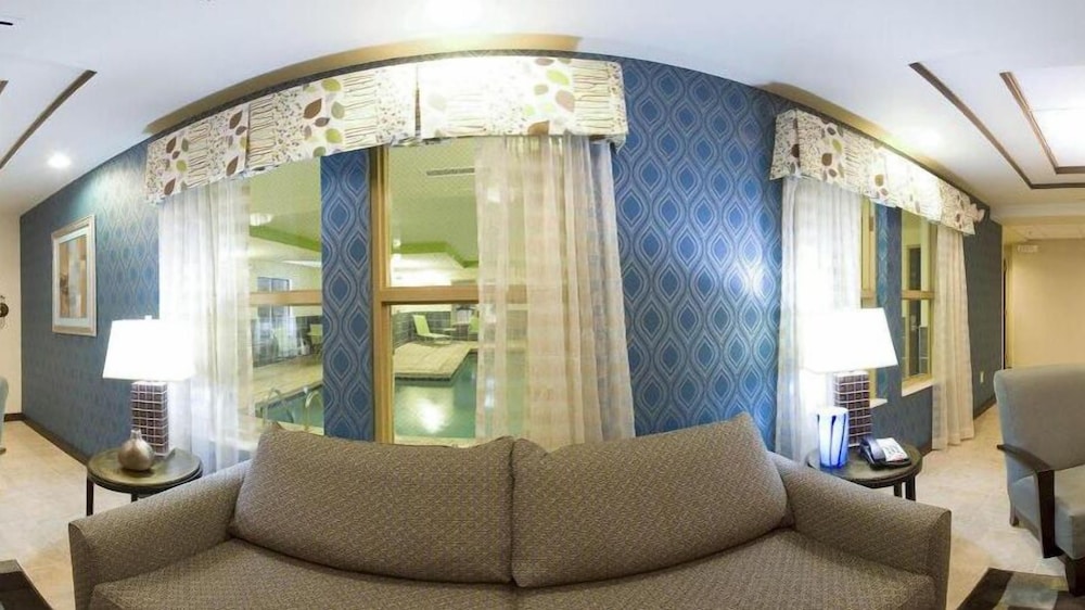 holiday inn express and suites newport s by ihg