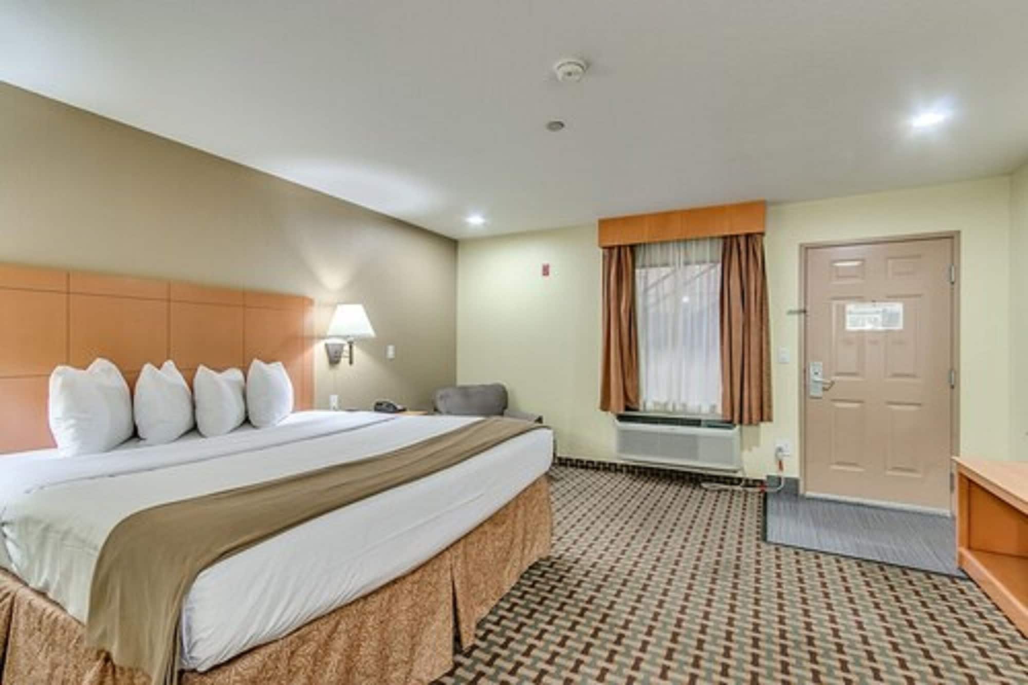 Days Inn By Wyndham Lubbock South,Texas>>Lubbock,2 star
