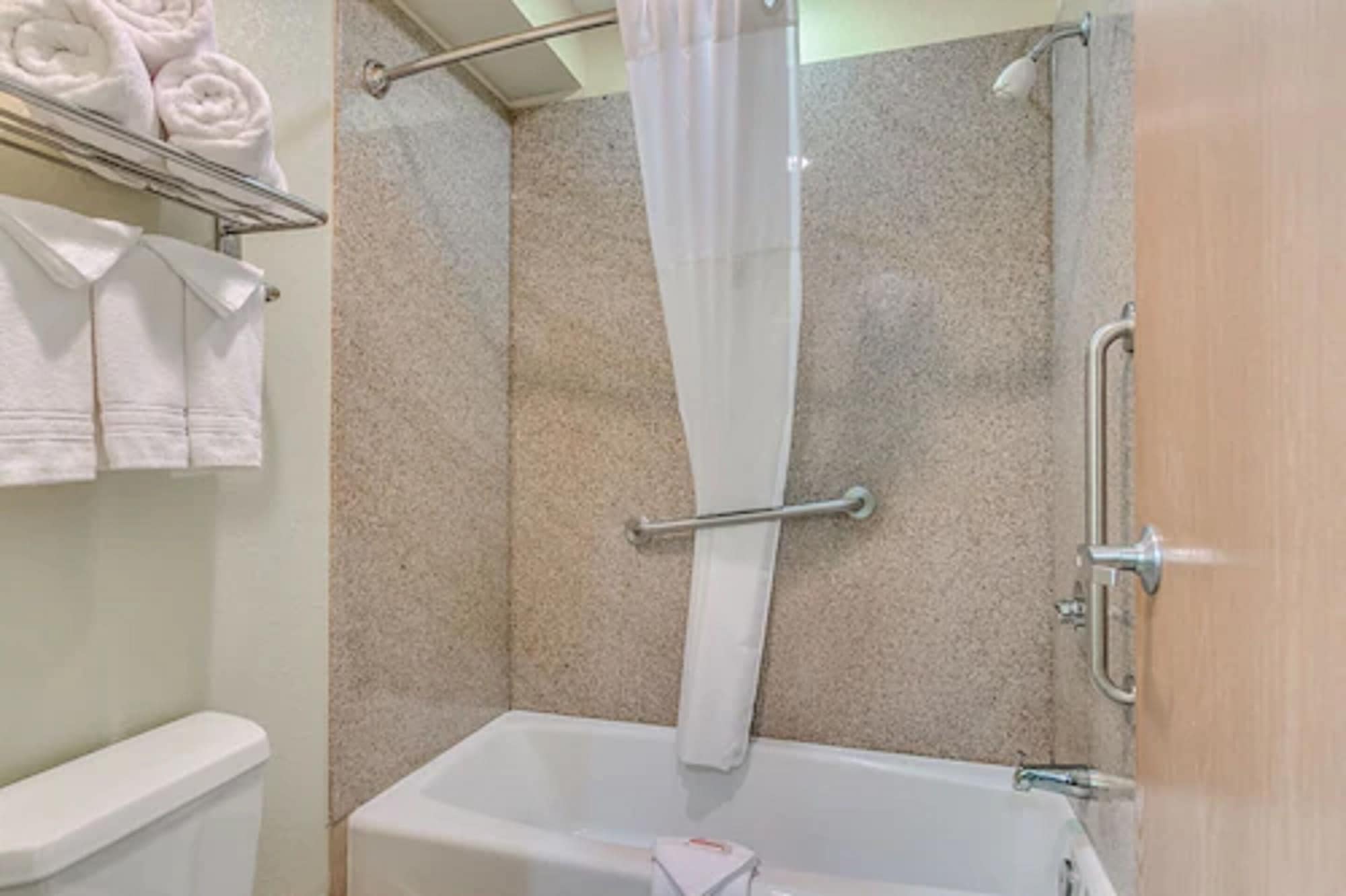 Days Inn By Wyndham Lubbock South,Texas>>Lubbock,2 star