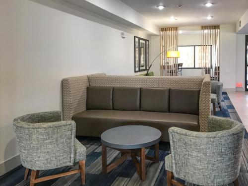 holiday inn express and suites lubbock west by ihg