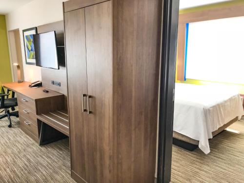 holiday inn express and suites lubbock west by ihg