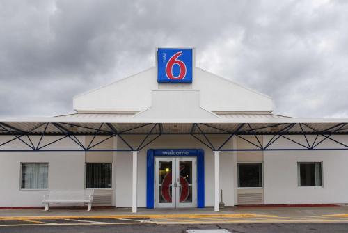 Motel 6 Seekonk, Ma - Providence East,Near Seekonk Grand Prix,2 star