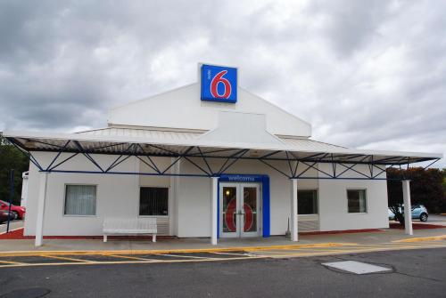Motel 6 Seekonk, Ma - Providence East,Near Seekonk Grand Prix,2 star