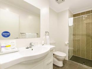 quality suites pioneer sands