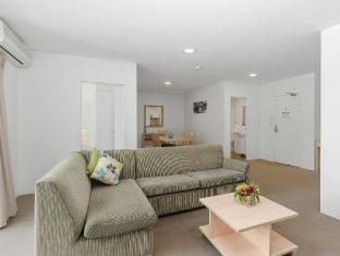quality suites pioneer sands