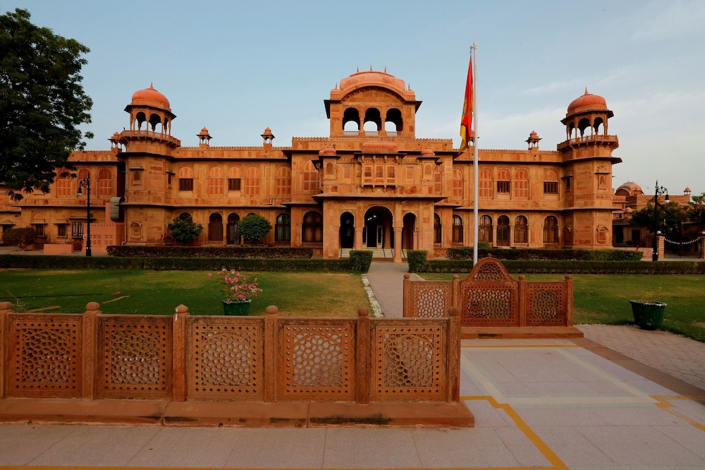 the lallgarh palace a heritage hotel