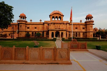 the lallgarh palace a heritage hotel