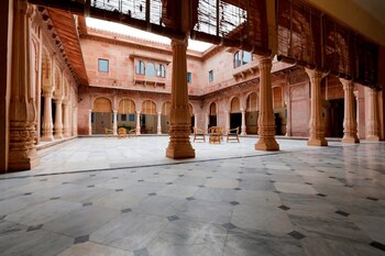 the lallgarh palace a heritage hotel