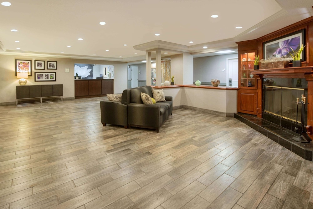 la quinta inn and suites by wyndham cleveland macedonia