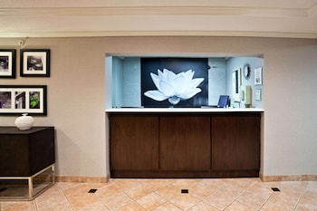 La Quinta Inn & Suites By Wyndham Cleveland Macedonia,Northfield>>Macedonia,3 star