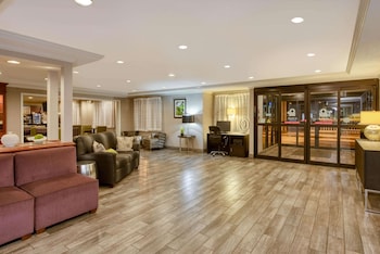 La Quinta Inn & Suites By Wyndham Cleveland Macedonia,Northfield>>Macedonia,3 star