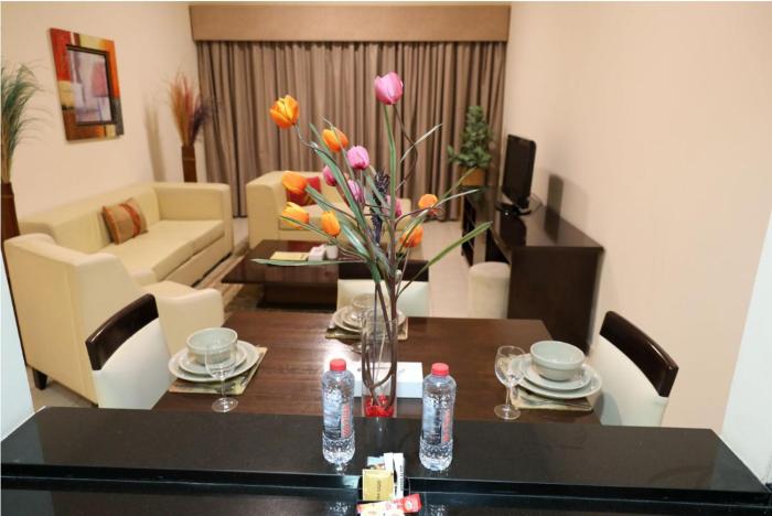 parkside suites discovery gardens