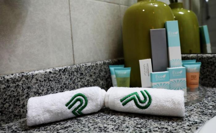 parkside suites discovery gardens