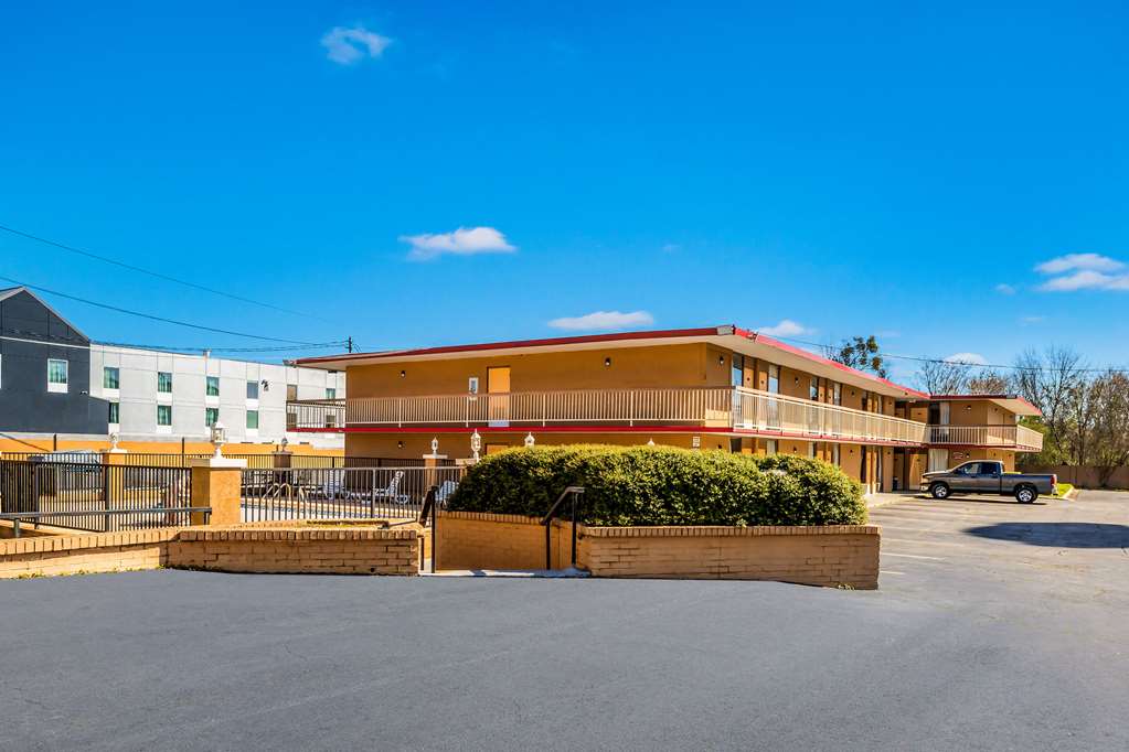 econo lodge inn and suites macon