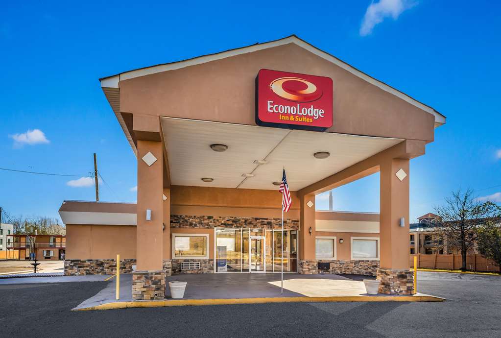 econo lodge inn and suites macon