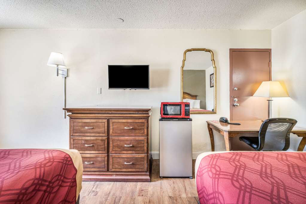 econo lodge inn and suites macon