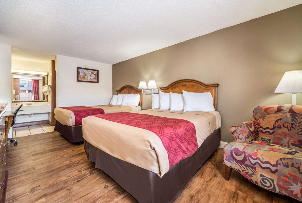 econo lodge inn and suites macon