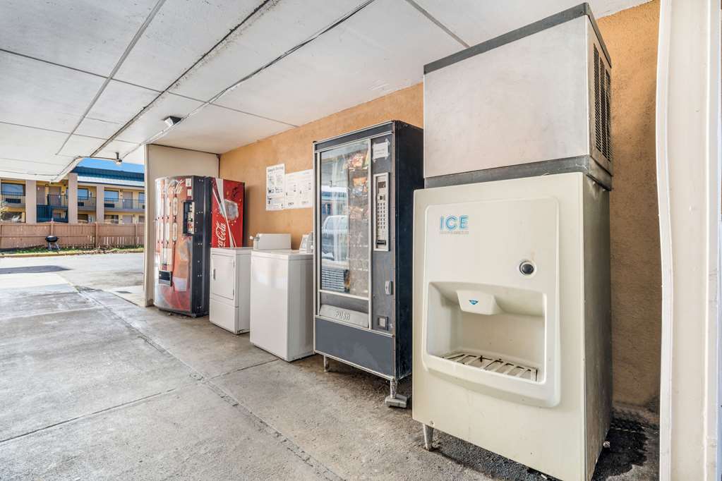 econo lodge inn and suites macon