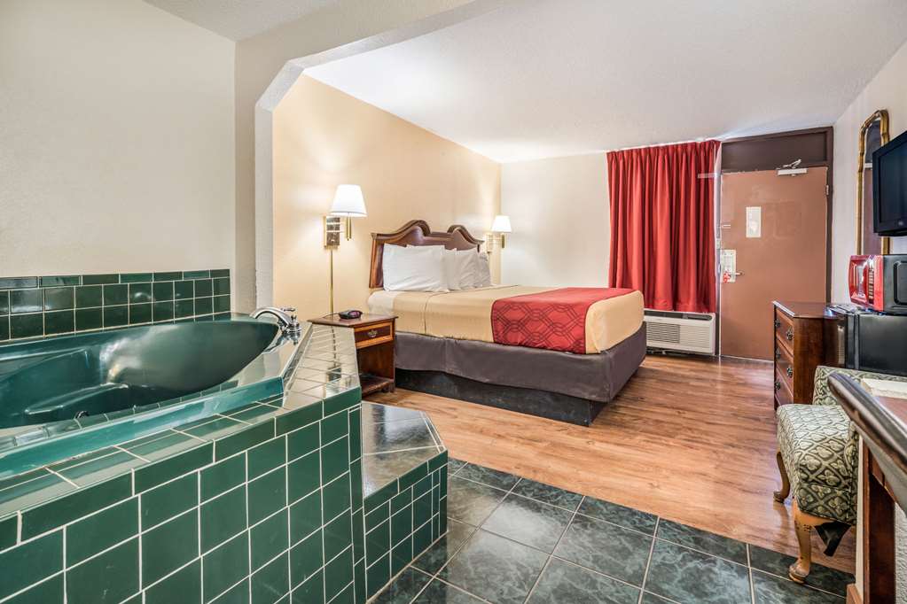 econo lodge inn and suites macon