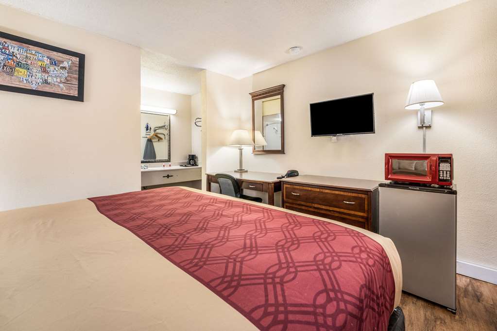 econo lodge inn and suites macon
