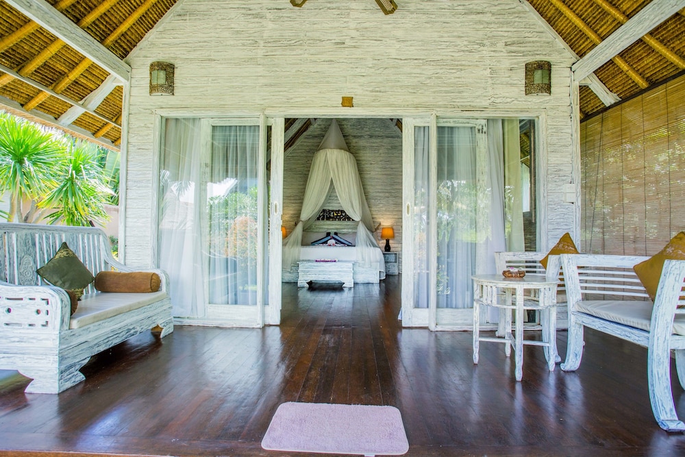 lembongan bay shore huts